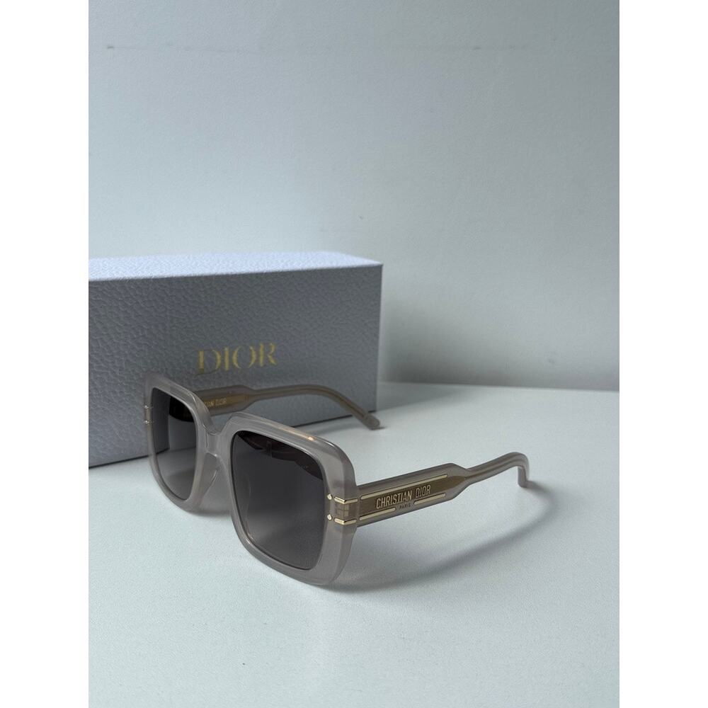 NEW Dior Signature S11I Square Sunglasses in Milky White - Picture 5 of 5